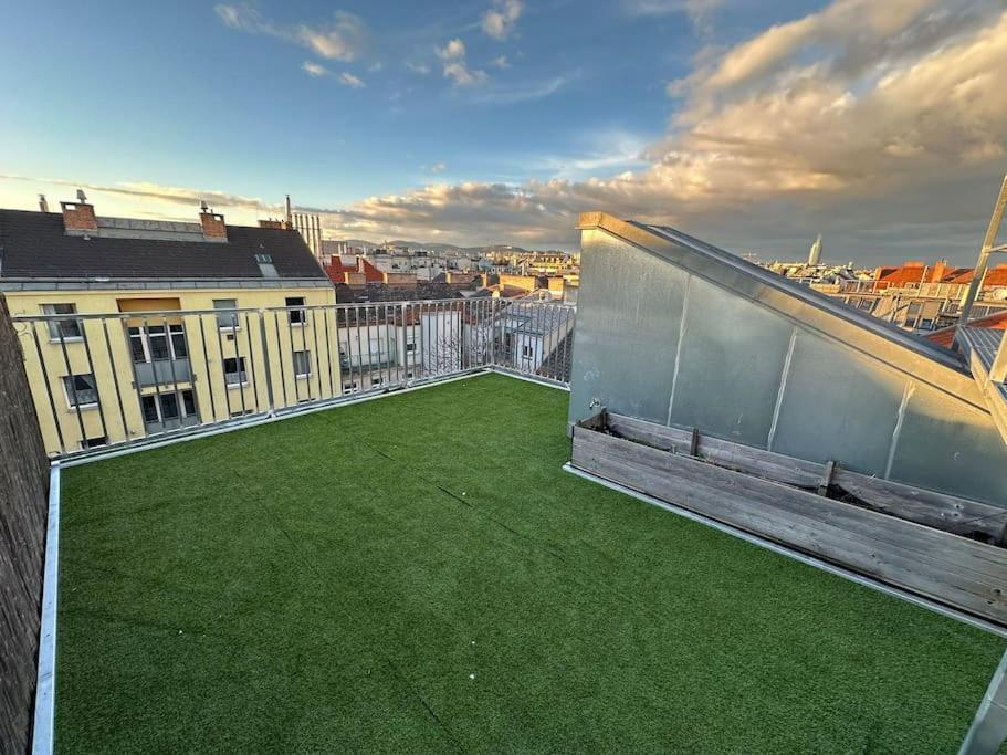 Scenic Rooftop Flat With Terrace Vienna Exterior photo